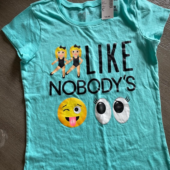 Bundle of 2 The Children’s Place tees - Picture 2 of 3